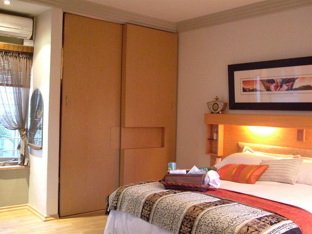 Twin Waters Guest House Randburg Extérieur photo